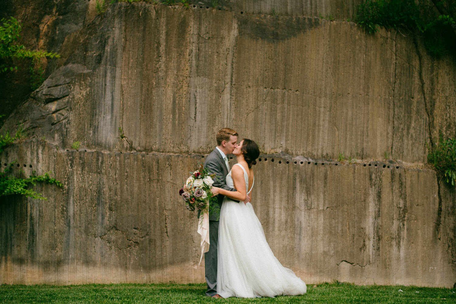 TheQuarryVenueWedding_KnoxvilleWedding_Cudzillo_by_TheImageIsFound_0073.jpg