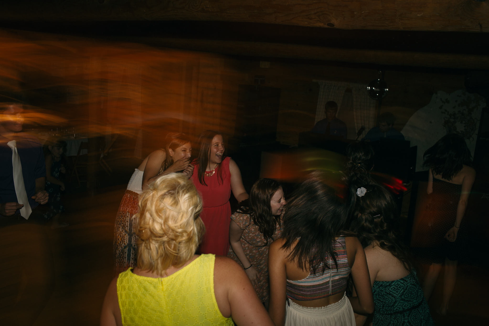 Elisabeth+Todd (2014-07-05)-Neal Dieker Photography-129.jpg