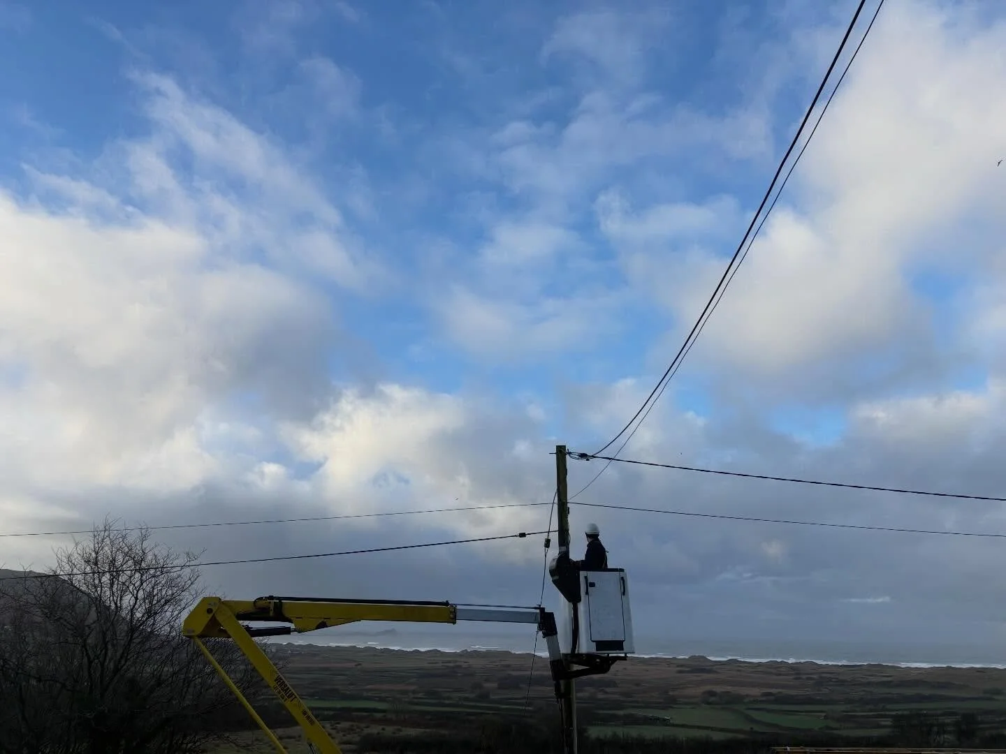 Pole with a view. Thanks to @nationalgriduk for help. Good start to Friday 13th.  #electricity
