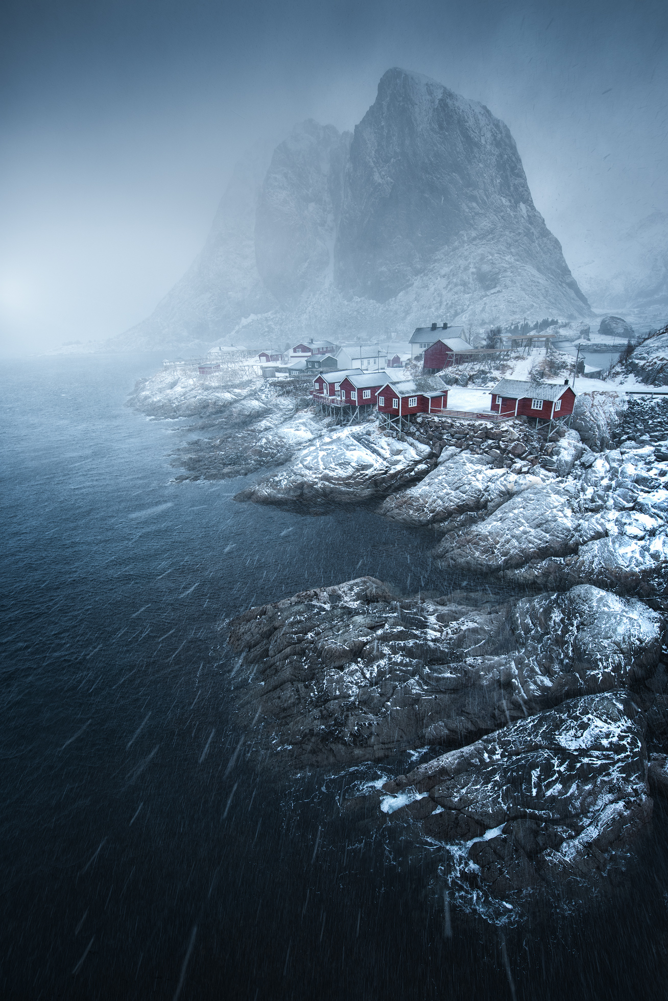 Lofoten-Hamnoy-snowstorm.jpg