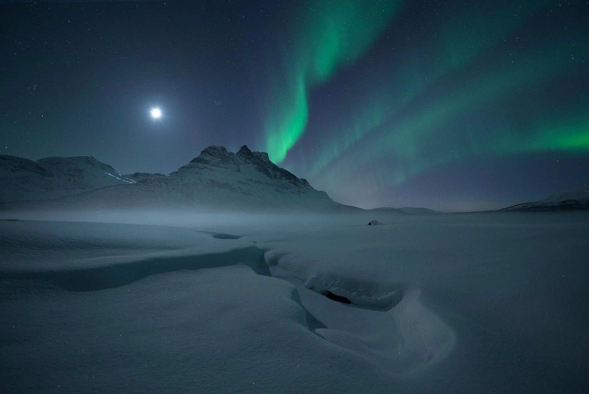 Skoddebergsvatnet-Aurora-Mist.jpg