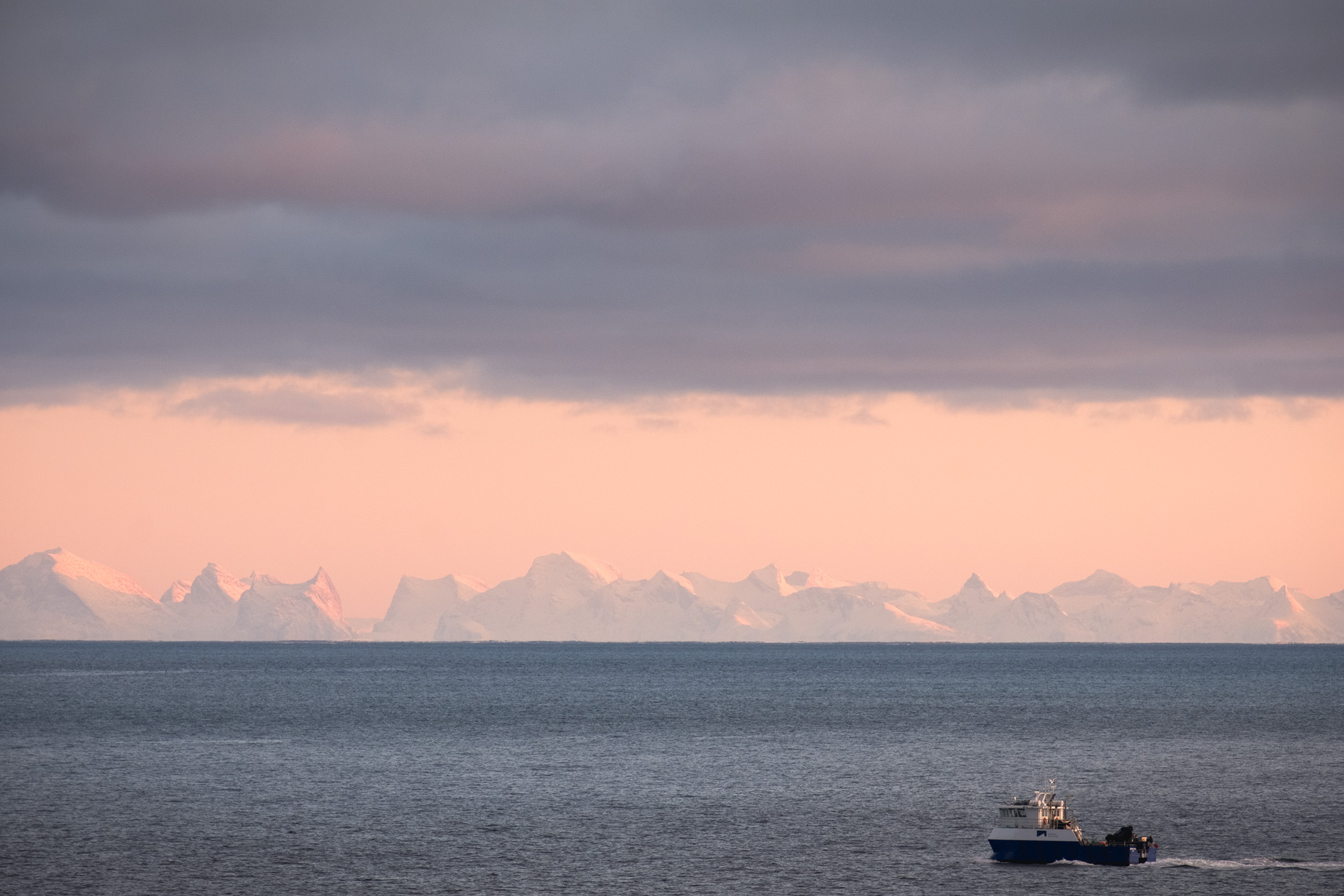 Lofoten-sunset-boat.jpg
