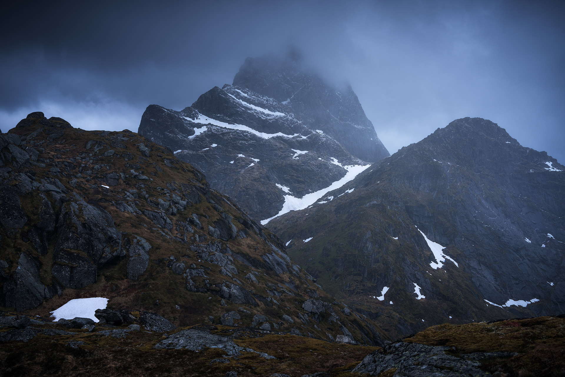 Lofoten-Mosknesoy-Stormy-Hike-7.jpg