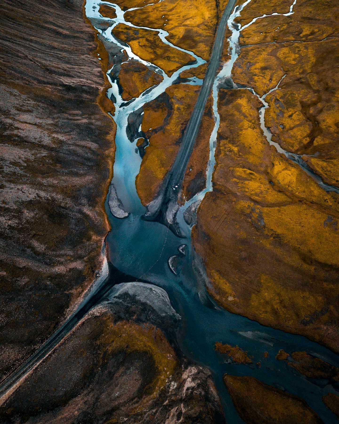 What would you do when driving along this road?
⛔ Stop and turn around
🚙 Drive across the river to keep exploring