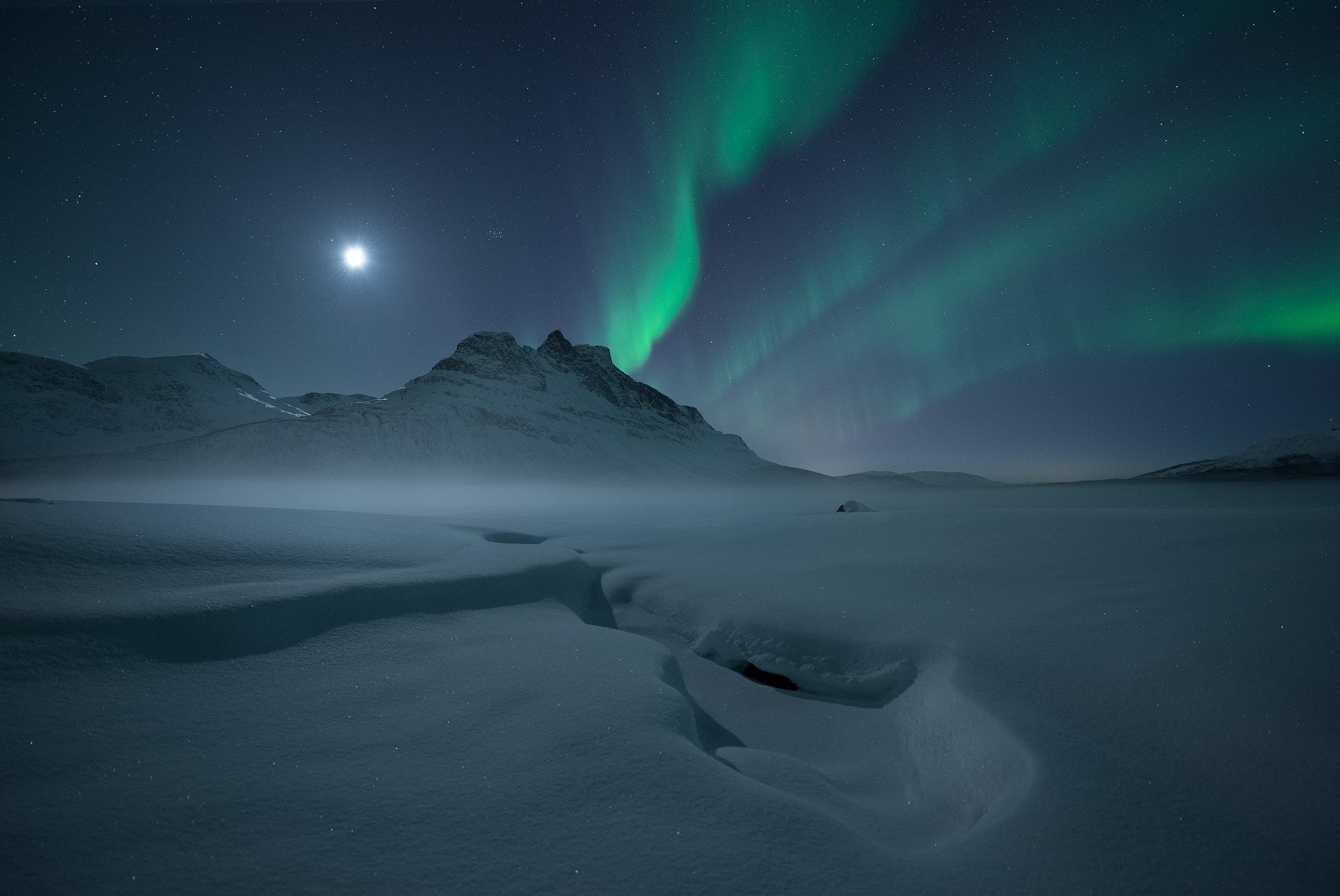 Skoddebergsvatnet-Aurora-Mist.jpg