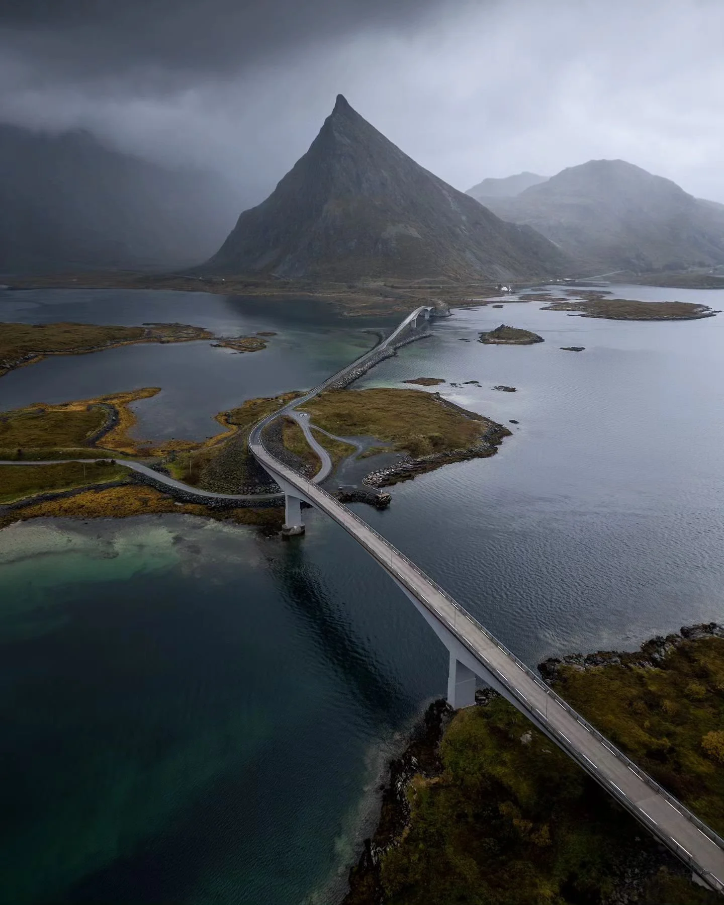 It might be a classic, but that doesn't make the scenery any less spectacular! This was shot between rainshowers during our second Lofoten Autumn Tour last week 🌧

I've got lots of new work to process and share, but only a week until the next intern