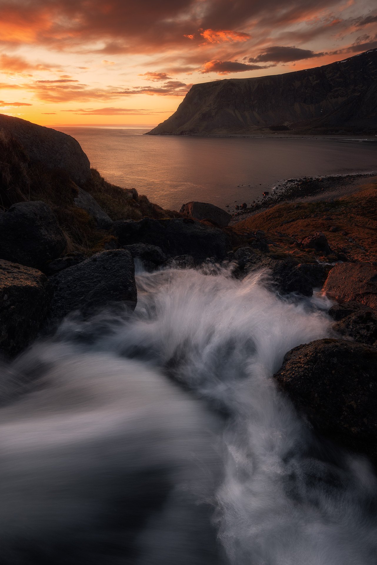 Lofoten-Midnight-Sun-Unstad-05-20.jpg