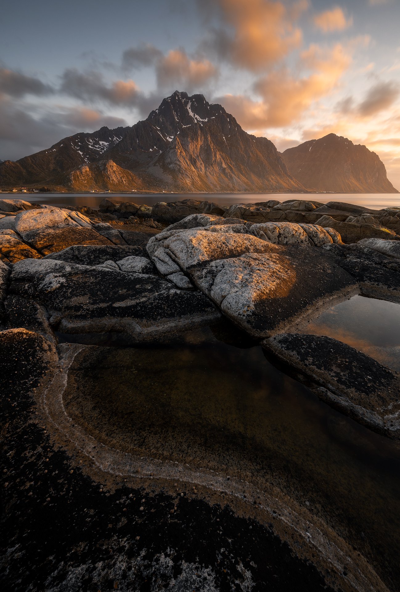 Lofoten-Midnightsun-05-21-1.jpg
