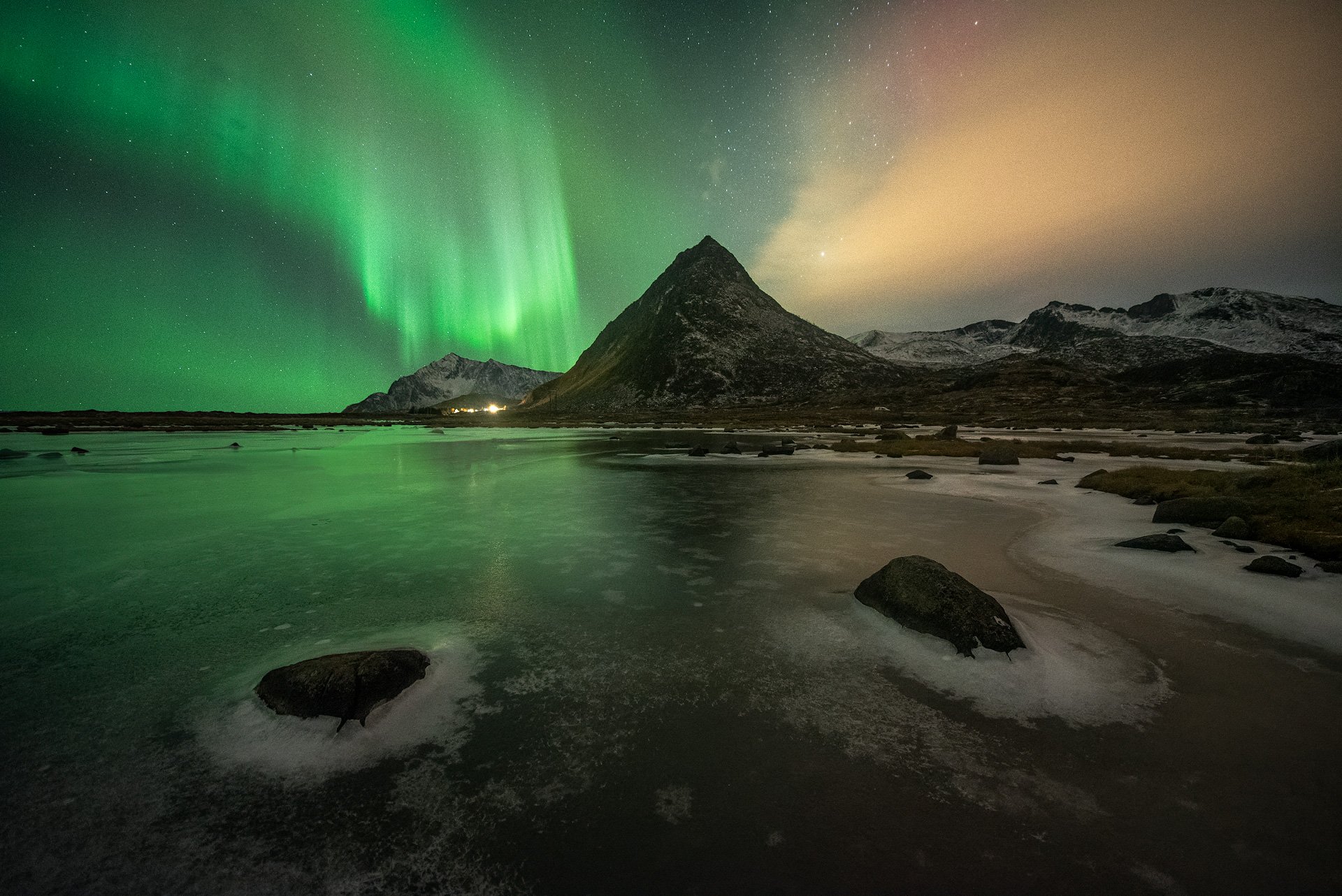 Norway-Lofoten-Valberg-Aurora-11-23-2.jpg