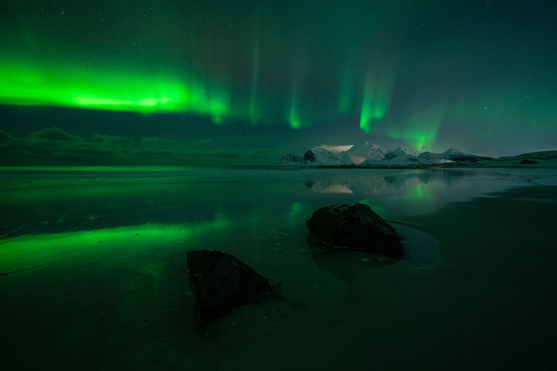 Lofoten-Storsandnes-Aurora-01-24-1.jpg