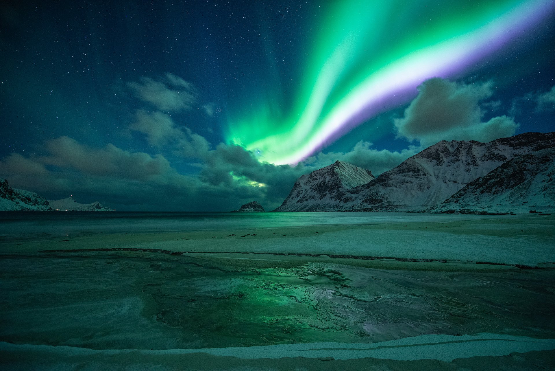 Lofoten-Aurora-03-20-1.jpg