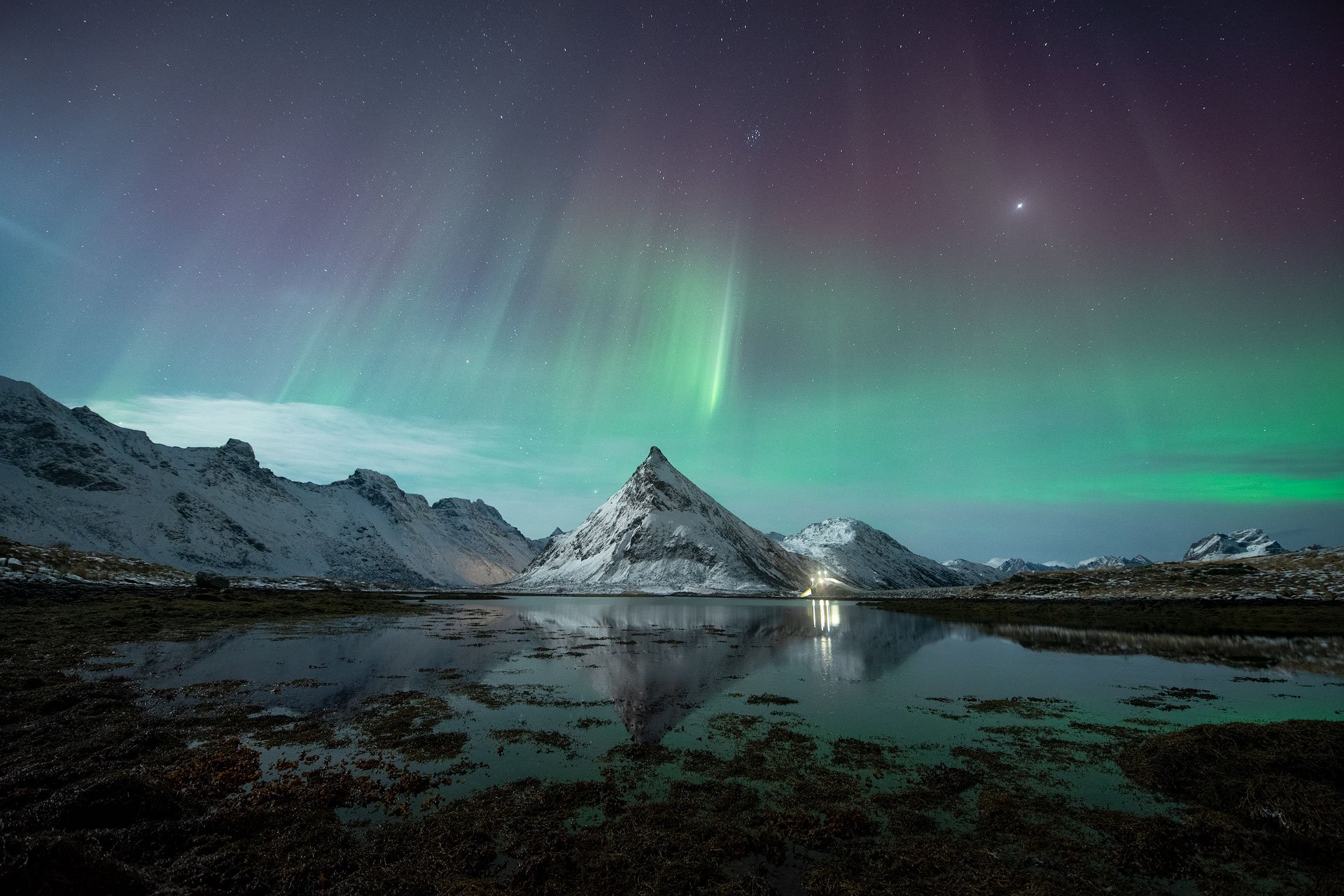Lofoten-Aurora-Fredvang-12-23-1.jpg