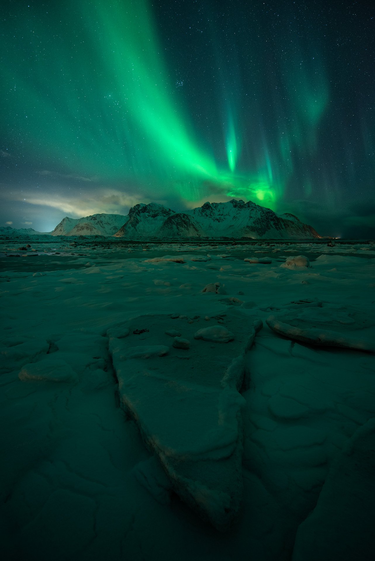 Lofoten-Gimsoy-Aurora-02-21-1.jpg