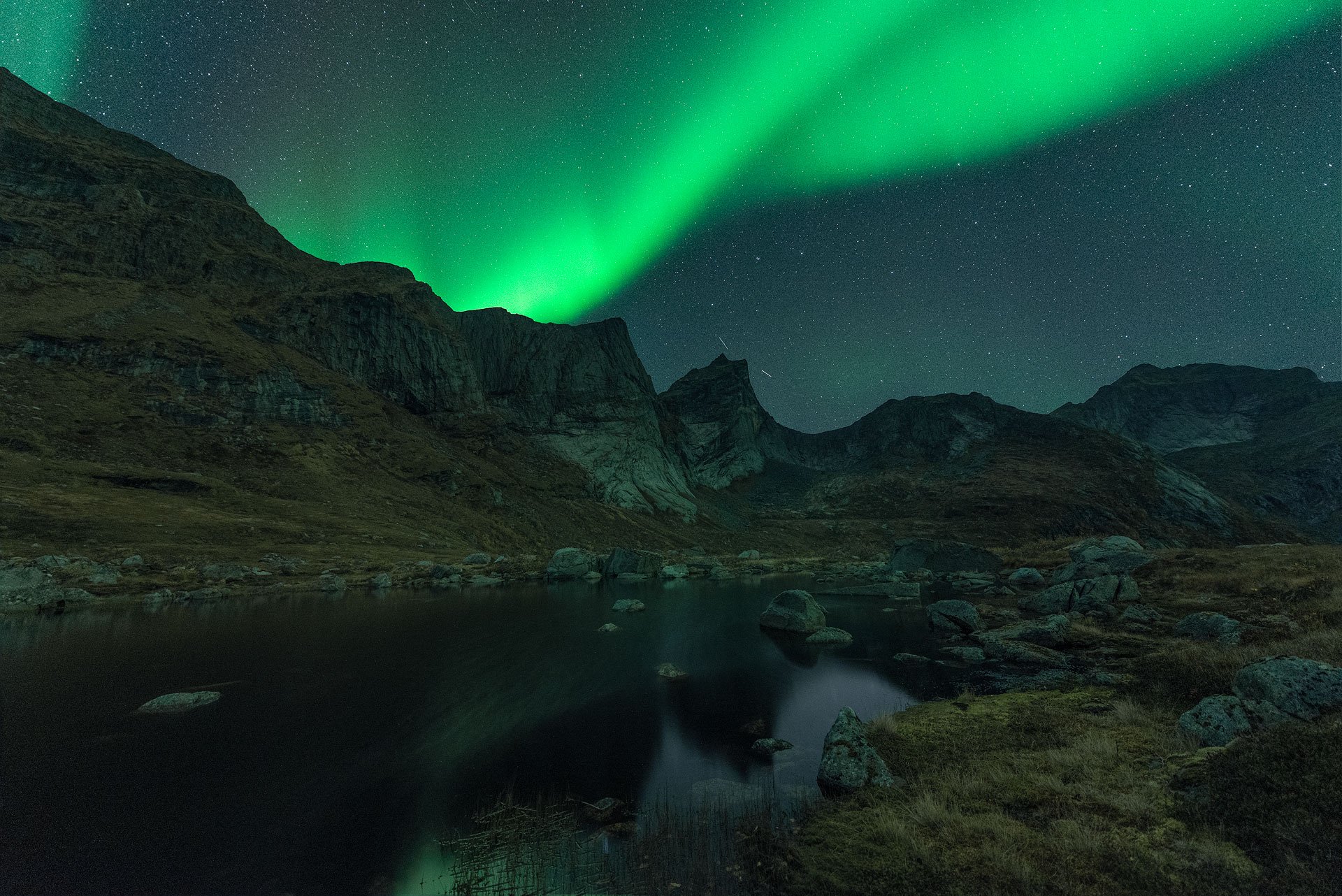 Norway-Lofoten-Moskenes_Aurora_09-21-2.jpg