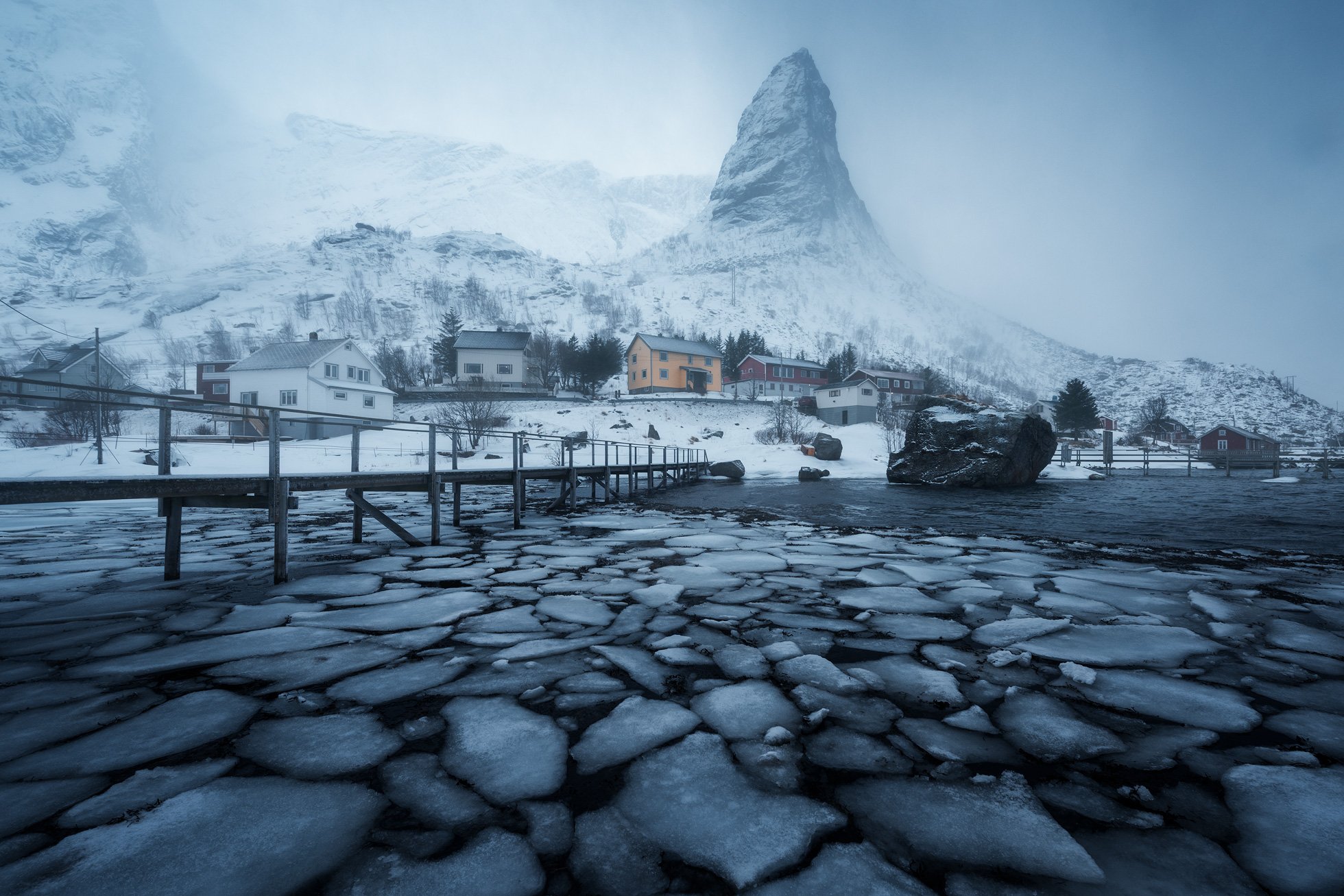 Lofoten-Reine-03-18.jpg