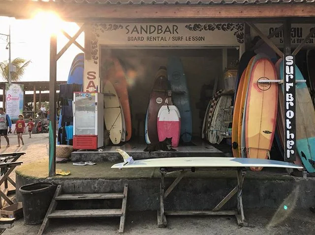 Loved the waves in Bali & the fact you can hire a dope board for $5 a day & get the most delicious post surf smoothie at @theshadyshack for a fiver too. Got some epic left hand waves at Old Mans & survived the carnage of dozens of newbie @kookslams which were equaled in the danger only in their hilarity. Had a couple myself to be honest... Would love to try find some more remote breaks & right have waves out in Lombok & the islands that aren’t in polluted water & in super shallow reef breaks next time. Although I wonder if I do want to go back with the thousands of dead fish washed up on the beach, plastic & rubbish everywhere in the water & on the streets, air pollution in our face all day & constant expansion & corruption with out any infrastructure to support it. A fun & sad & eye opening holiday. Will do a blog on Bali with suggested places to go & see & awareness around the environmental consequences. 🤙🏼
#bali #canggu #surf #oldmans #plasticfree #batubalong #tourism #thedarkside #baliguide