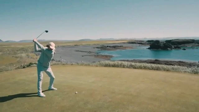 Was lucky enough to host the Tiger Woods of golf vlogging @erikanderslang at @tearailodge & tee up a few holes at the magical @mangawhaigolf course with him & his stellar side kicks @coltknedler & @stuartlkerr. Full episodes has just been release on Eriks YouTube channel. Bon appetite ⛳️😎🤙🏼 #erikanderslang #golfnewzealand #magicalmangawhai #tearai #vlog #gold