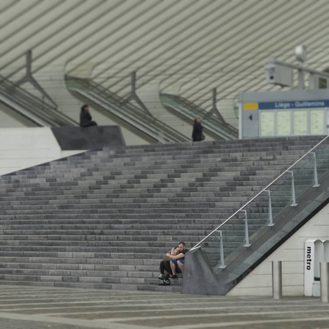 📷 What is love
🌍 Li&egrave;ge-Guillemins train station 
#luik #liege #l&uuml;ttich #liegeguillemins #rundownmagazine #ourmomentum #reportagespotlight #subjectivelyobjective #ig_minimalist #streetphotographer #streetphotography #straatfotografie #le