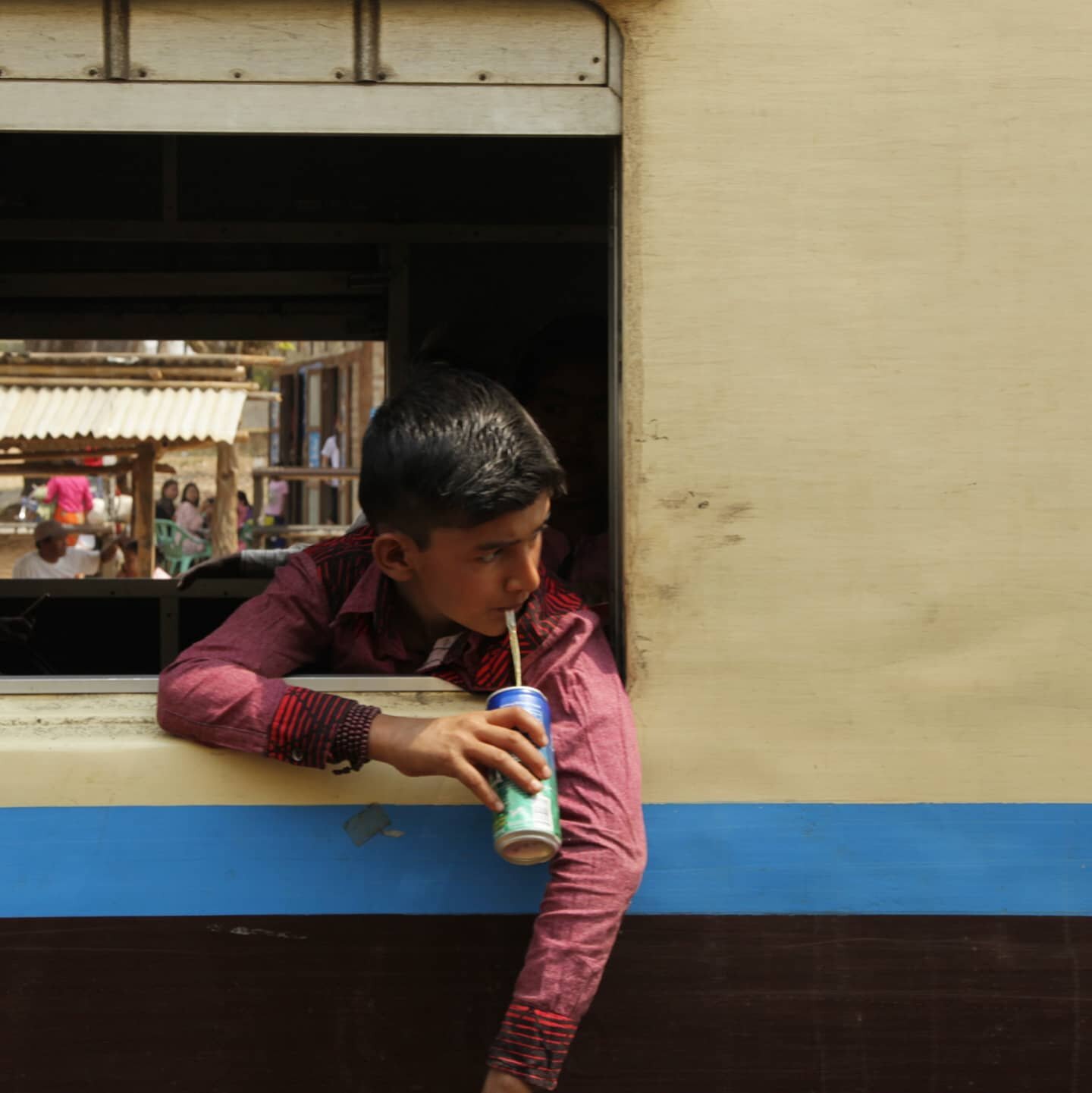 📷 Sprite boy
🌏 Hsipaw - Kyaukme, Myanmar

#lptreinreizen #guardiantravelsnaps #shanstate #inlelake #lpopavontuur #reportagespotlight #myanmar #birma #travelmyanmar #myanmartravel #myanmartrip #visitmyanmar #mymyanmar #asianwanderlust #discoverasia 