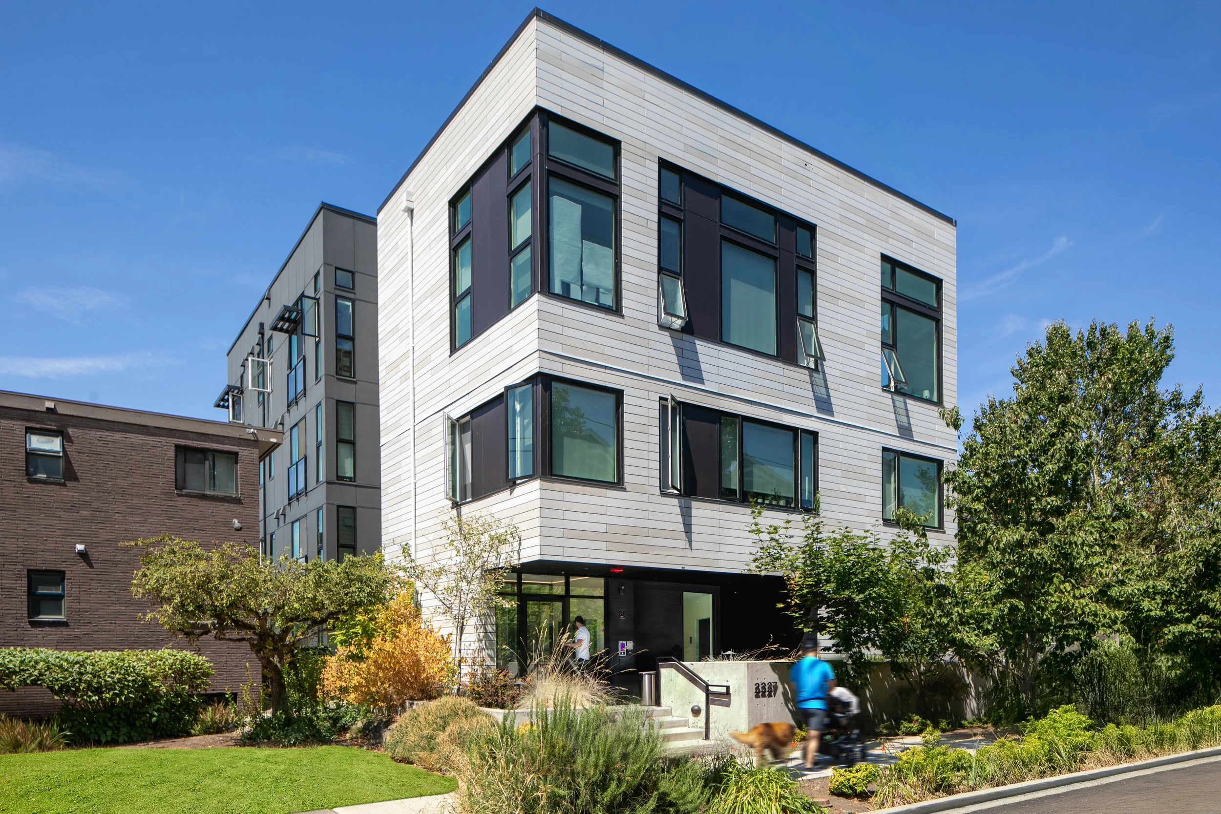 2227 Yale Ave E-1.jpg