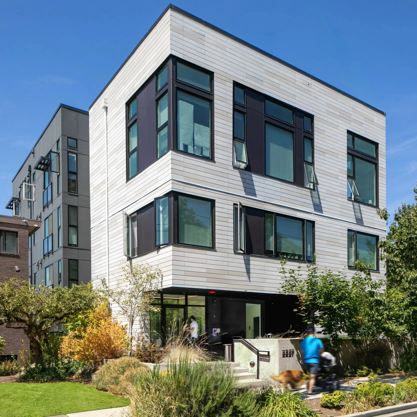 LAKEVIEW APARTMENTS