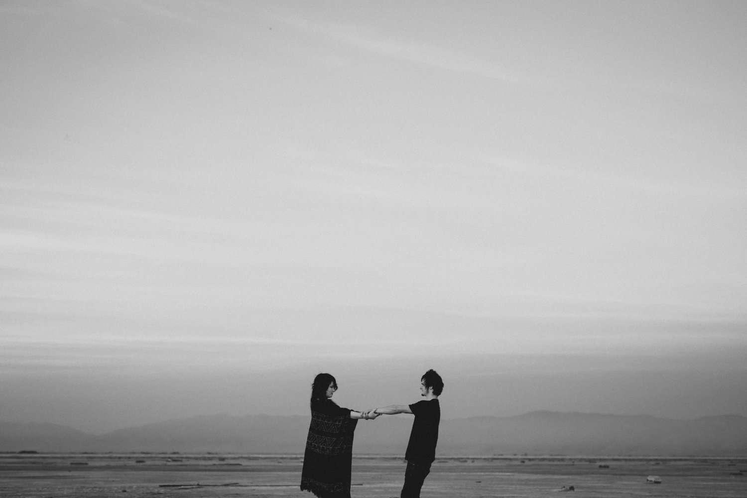 salt-lake-desert-engagement-photography_0029.jpg