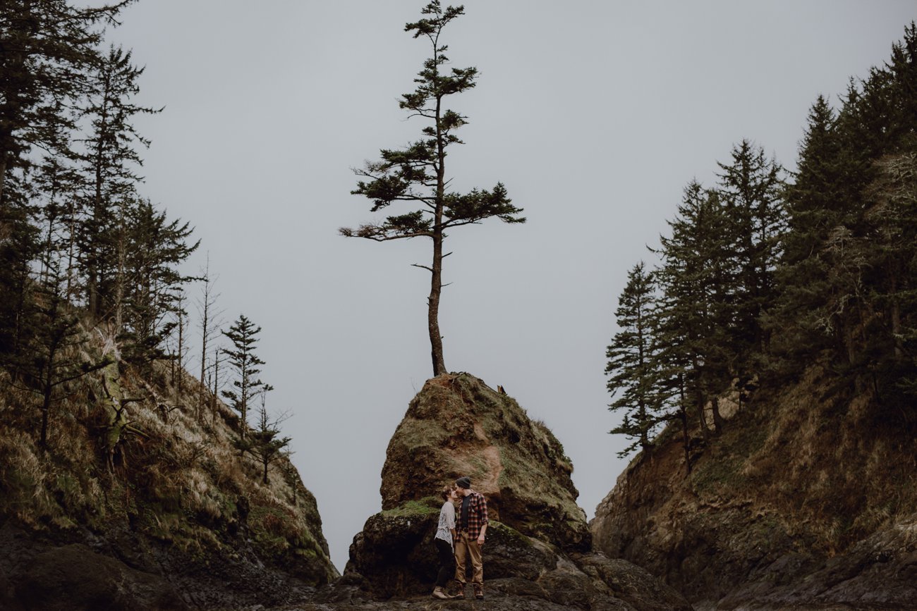 Engagement photo shoot at the Oregon Coast by Catalina Jean Photography