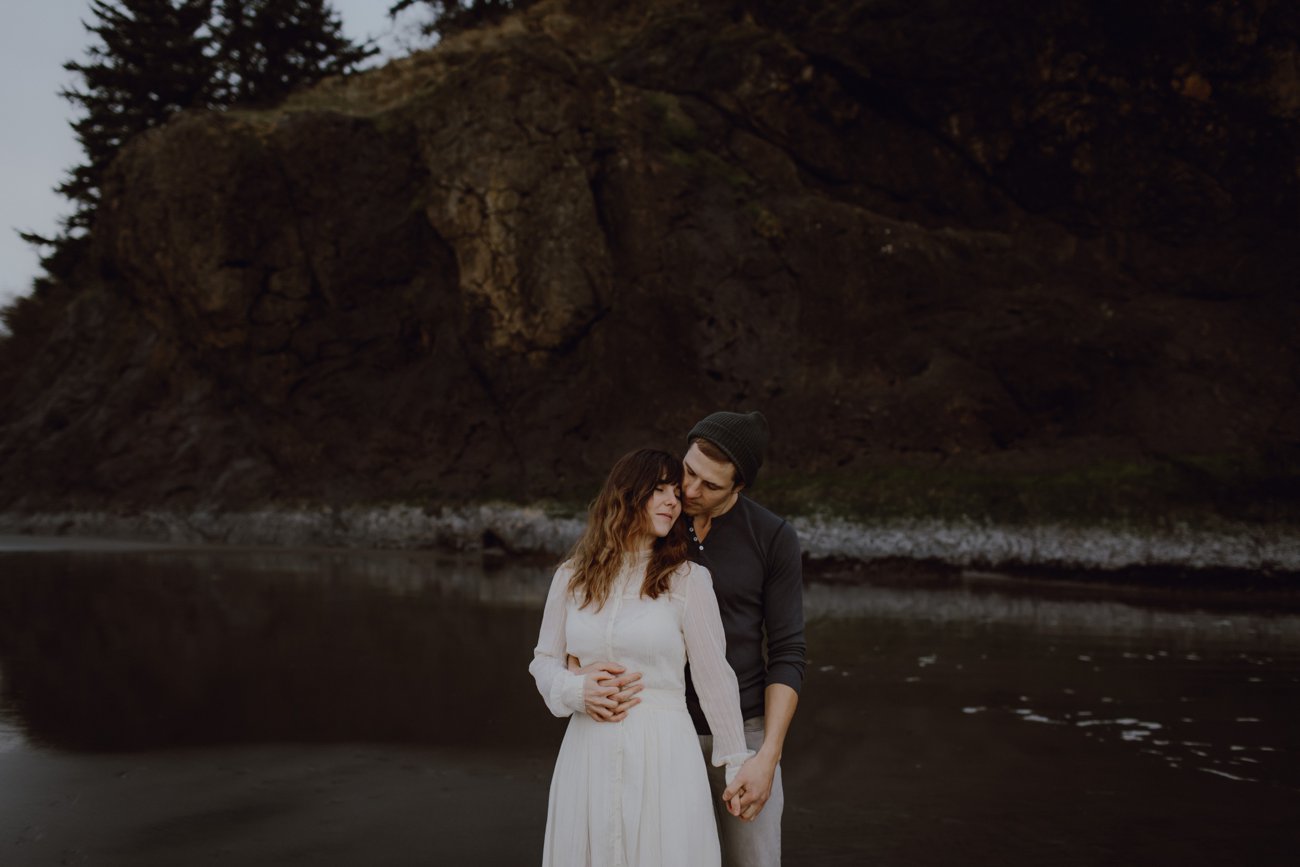 Engagement photo on the Oregon coast by Oregon Photographer Catalina Jean