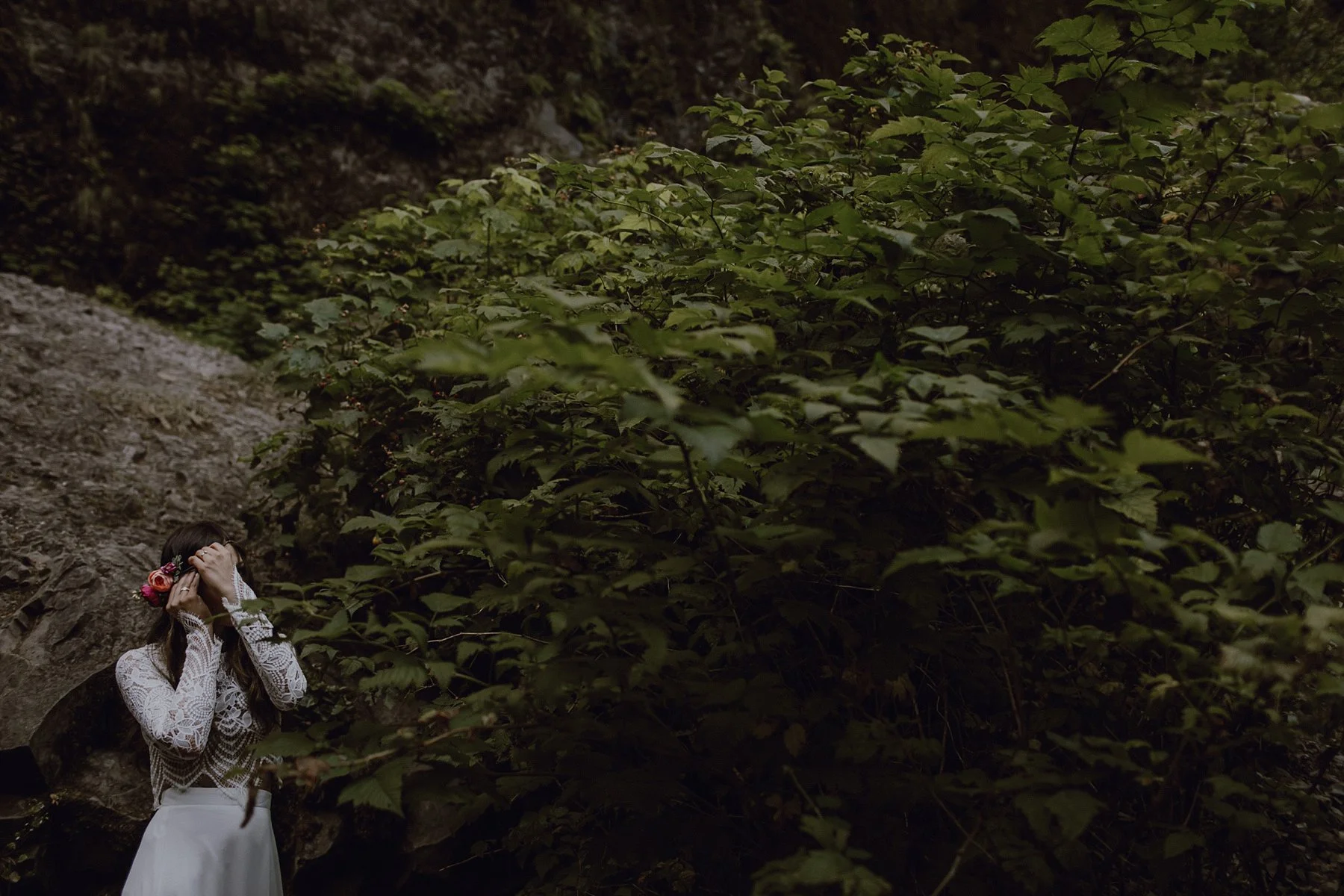 A bride gets ready at Wahclella Falls