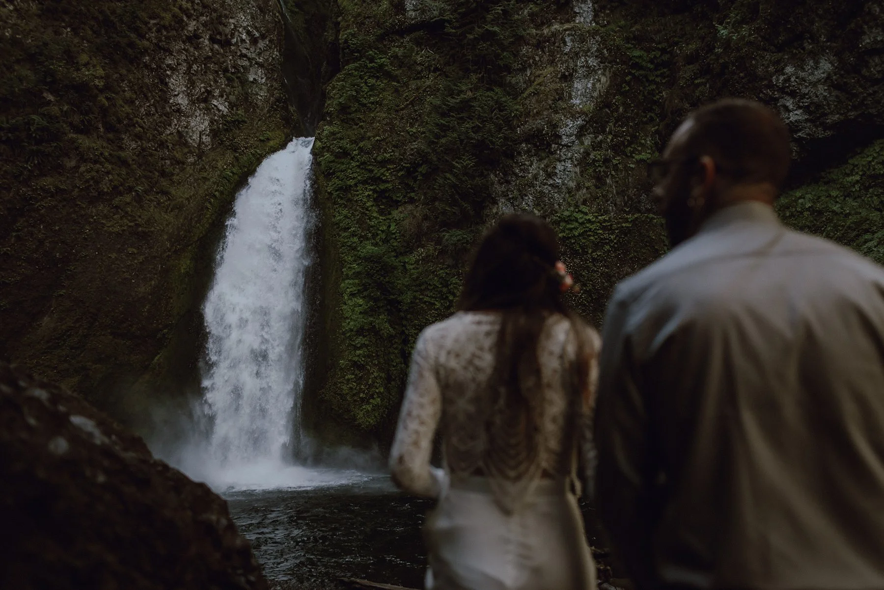 wahclella-falls-elopement-wedding_0012.jpg