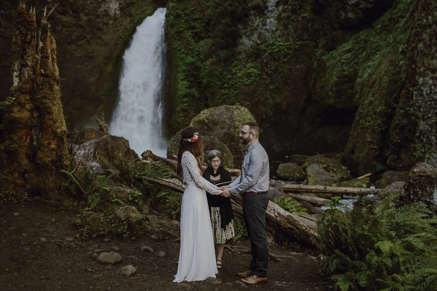 A wedding at Wahclella Falls