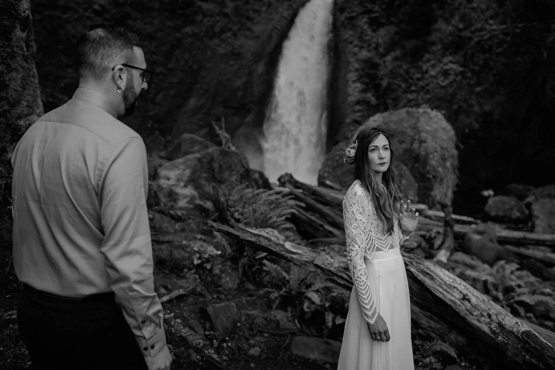 wahclella-falls-elopement-wedding_0040.jpg