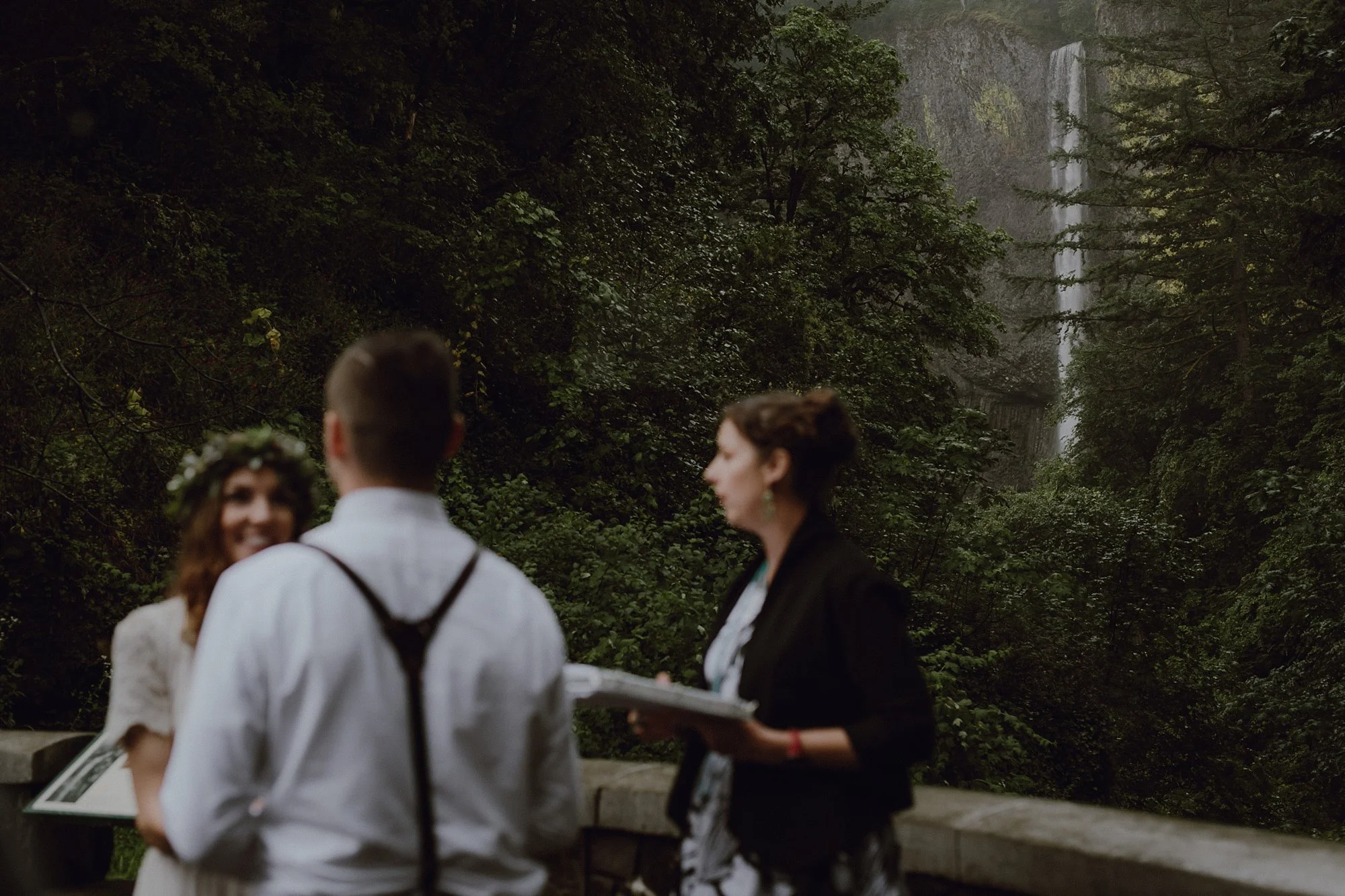 oregon-waterfall-elopement-wedding_0022.jpg
