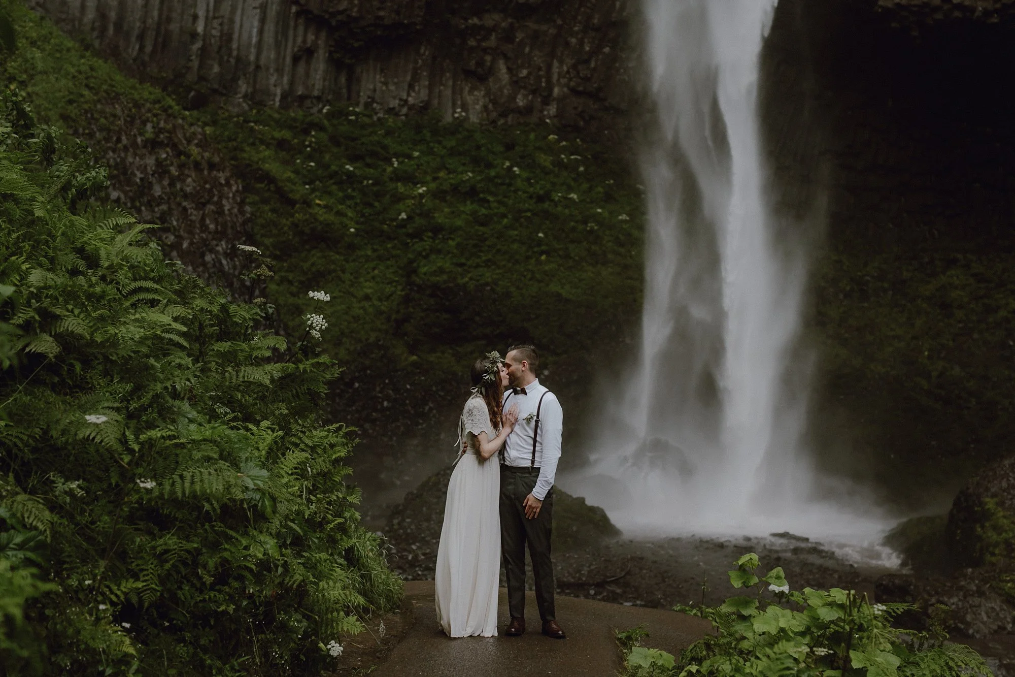 oregon-waterfall-elopement-wedding_0037.jpg