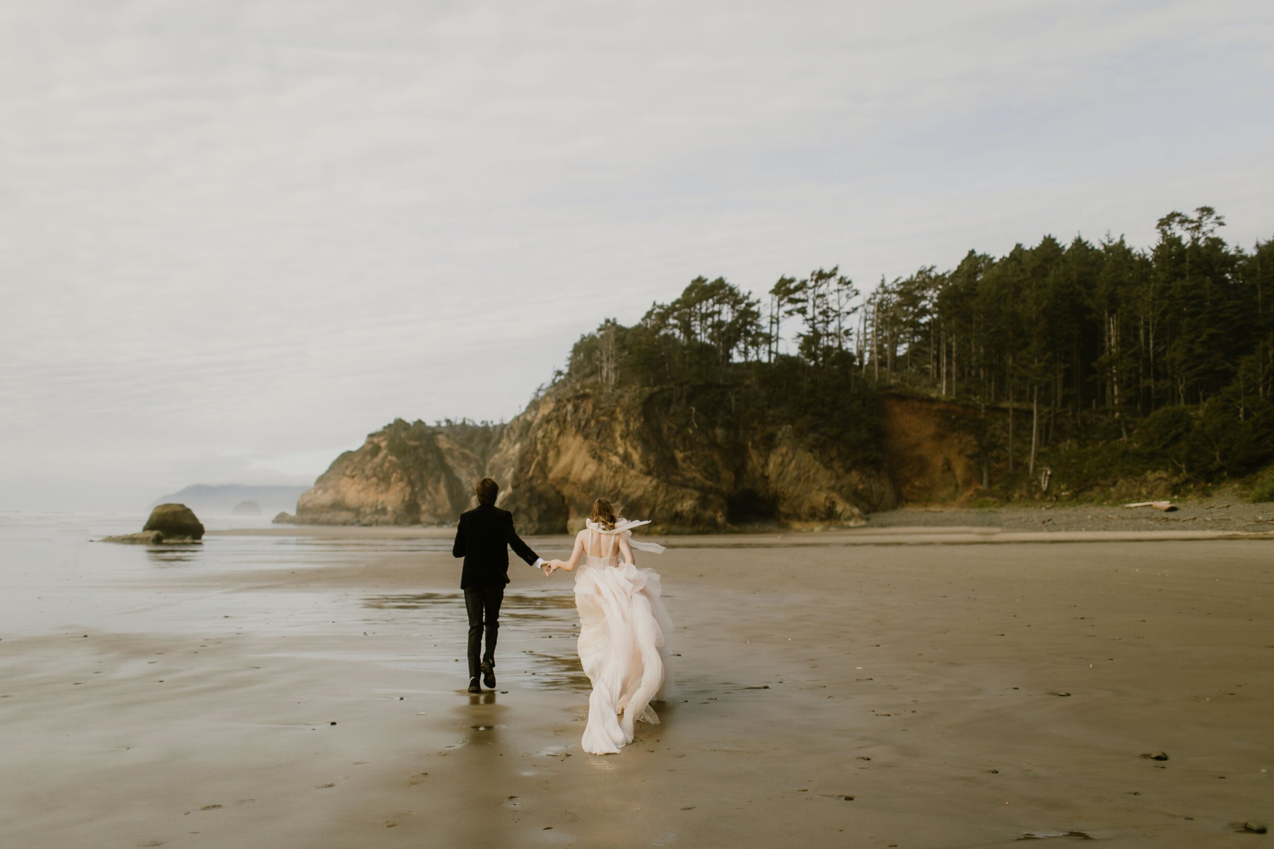 Oregon coast adventure elopement photo
