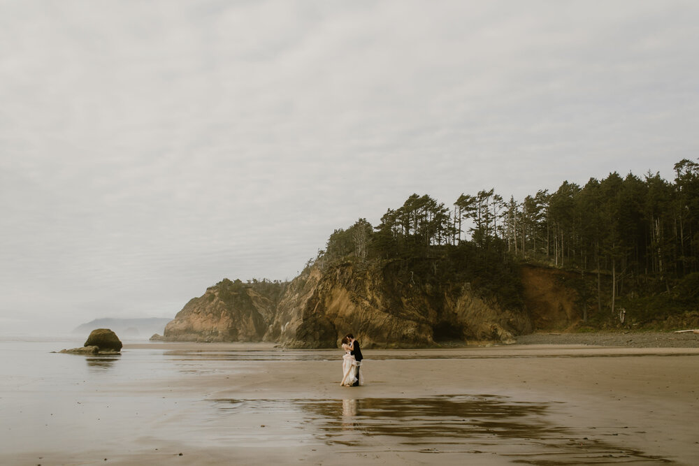 Oregon coast elopement photographer