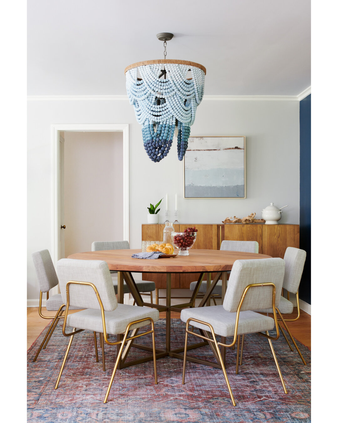 I'm shooting with one of my favorite people today, @noelgatts of @beamandbloom and I can't wait to share with you the beautiful rooms that she has created so you can get inspired. Like this chandelier. Always a show stopper.​​​​​​​​
*​​​​​​​​
design: