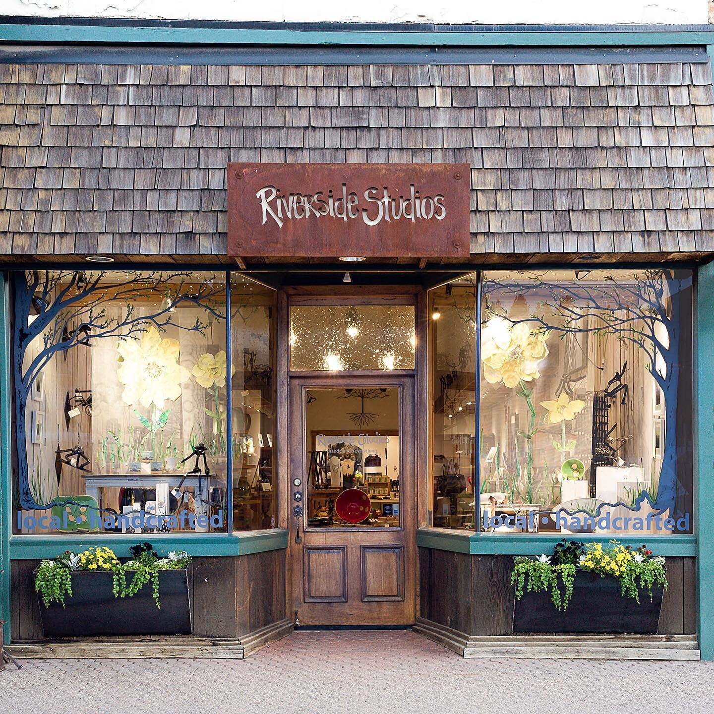 The many faces our #downtowntruckee store!
.

One of my favorite jobs at the store is doing the window displays and planting the planter boxes each season.

.
#Summertime