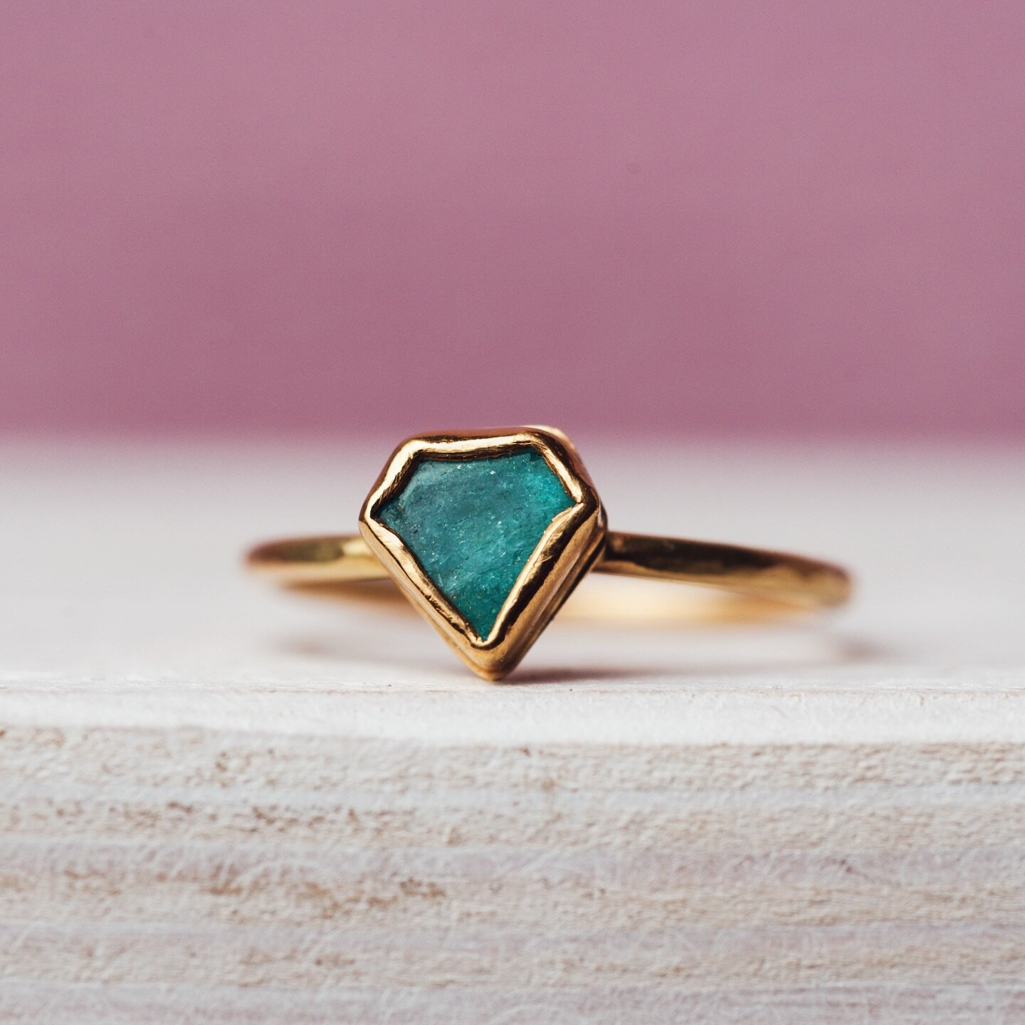 Couple days left to grab that special someone a special something. This special something was made by Sondrea @sondrealarsen using the rarest of gems, Paraiba Tourmaline and 22K Gold 💛💛 Call us if you have any questions (530) 587-3789
#raregem #rin