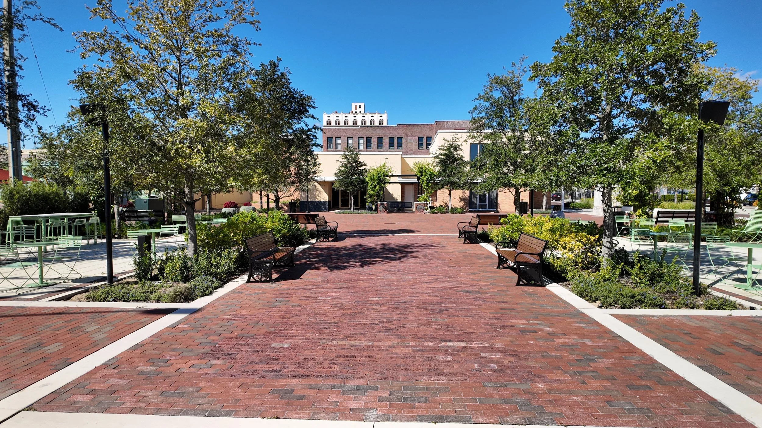 Park Ave Market Plaza