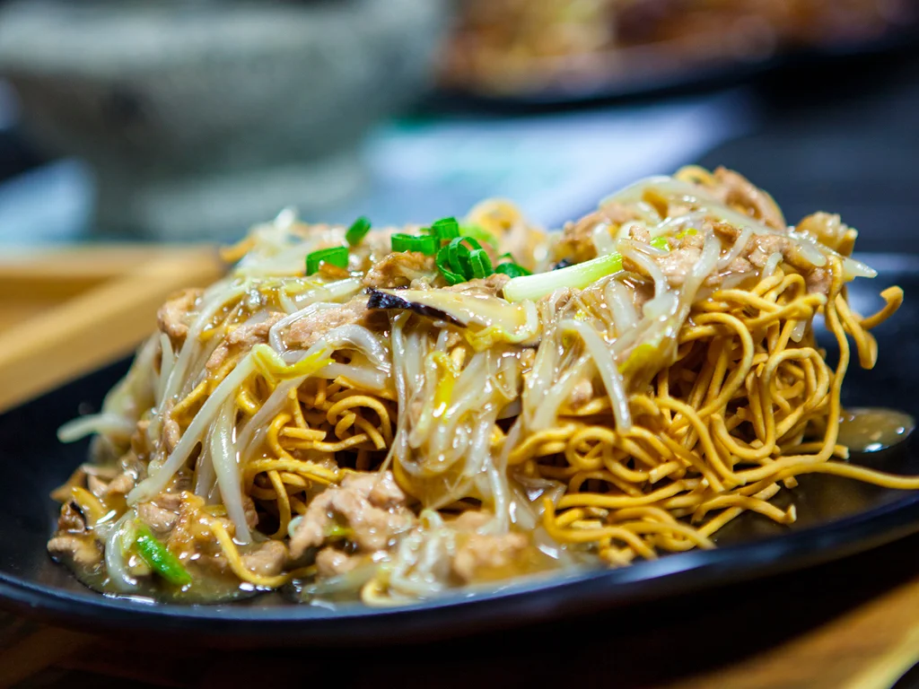 Shredded Pork and Shitake Mushroom in Abalone Sauce with Crispy Fried Noodle   鮑汁肉絲炒雙面黃