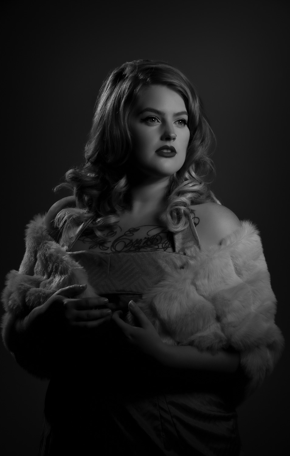 B&W hollywood style female portrait photo, Cowichan Valley, Duncan BC