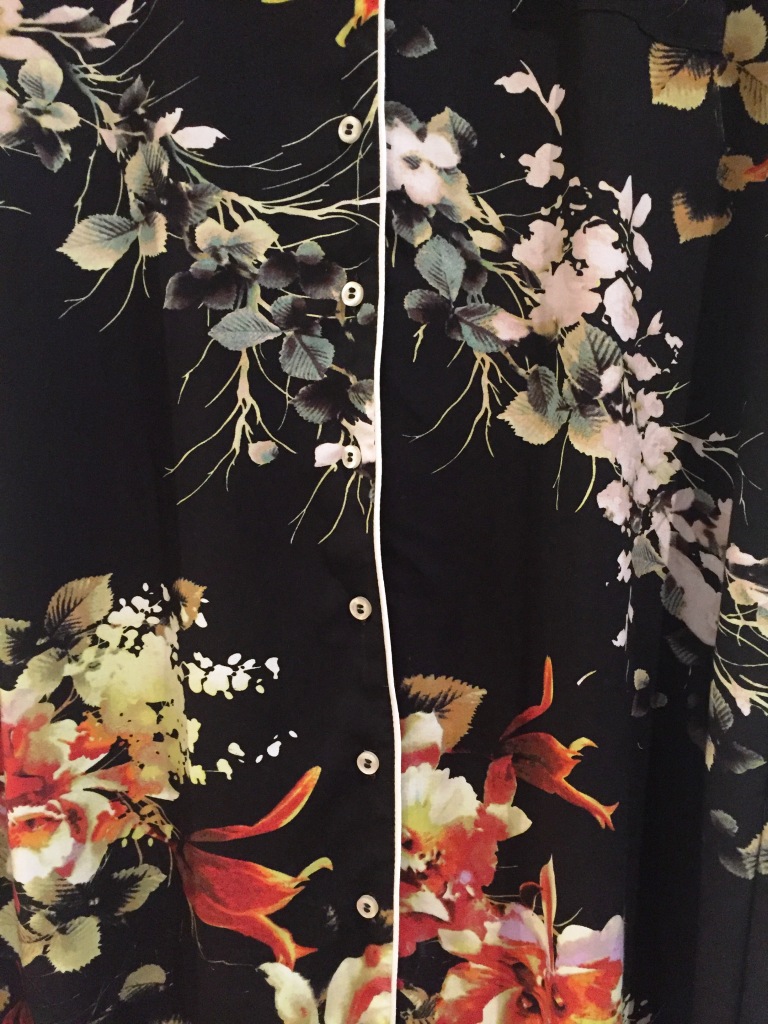 Bonus thrifty detail, the buttons are recycled from business shirts, nice thick mother-of-pearl. I debated using black or white thread for them and I do like the black. Also pattern matching a tad off & I couldnt care less, so big the love...