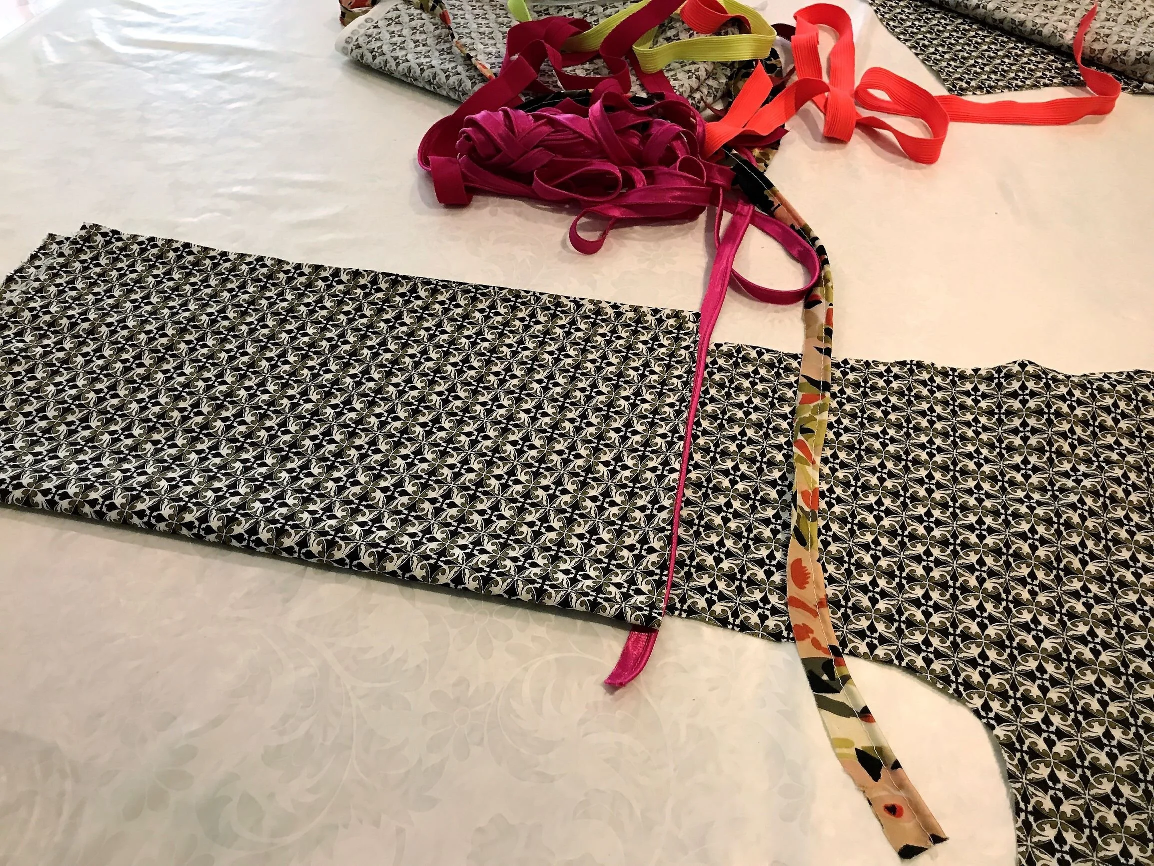 Add piping? I love piping, it looks good & isnt a drama here because you’re sewing on the flat so why not hey. Decide on wild card self-made