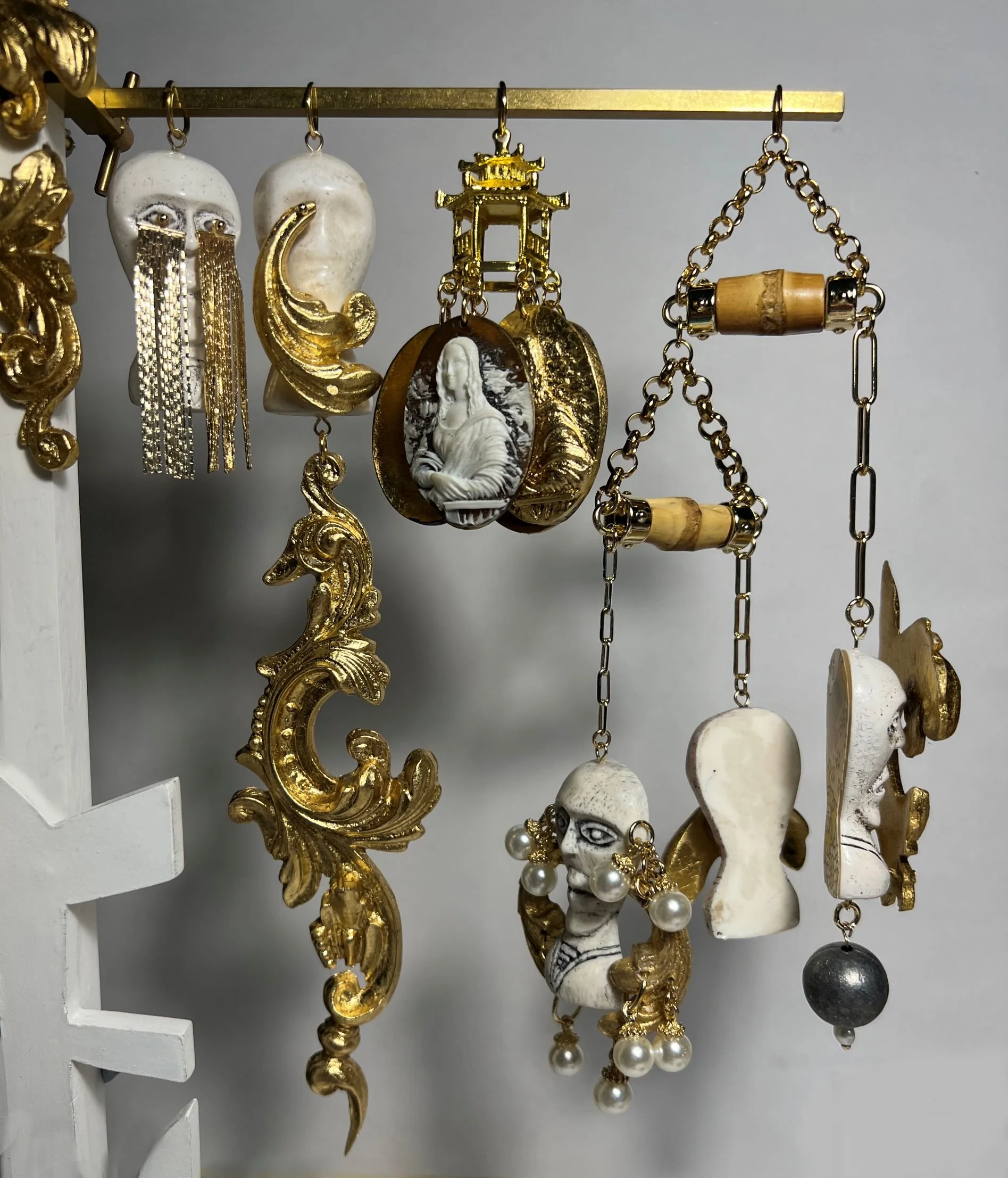 Venus & the Ghost Who Walks. [studio]