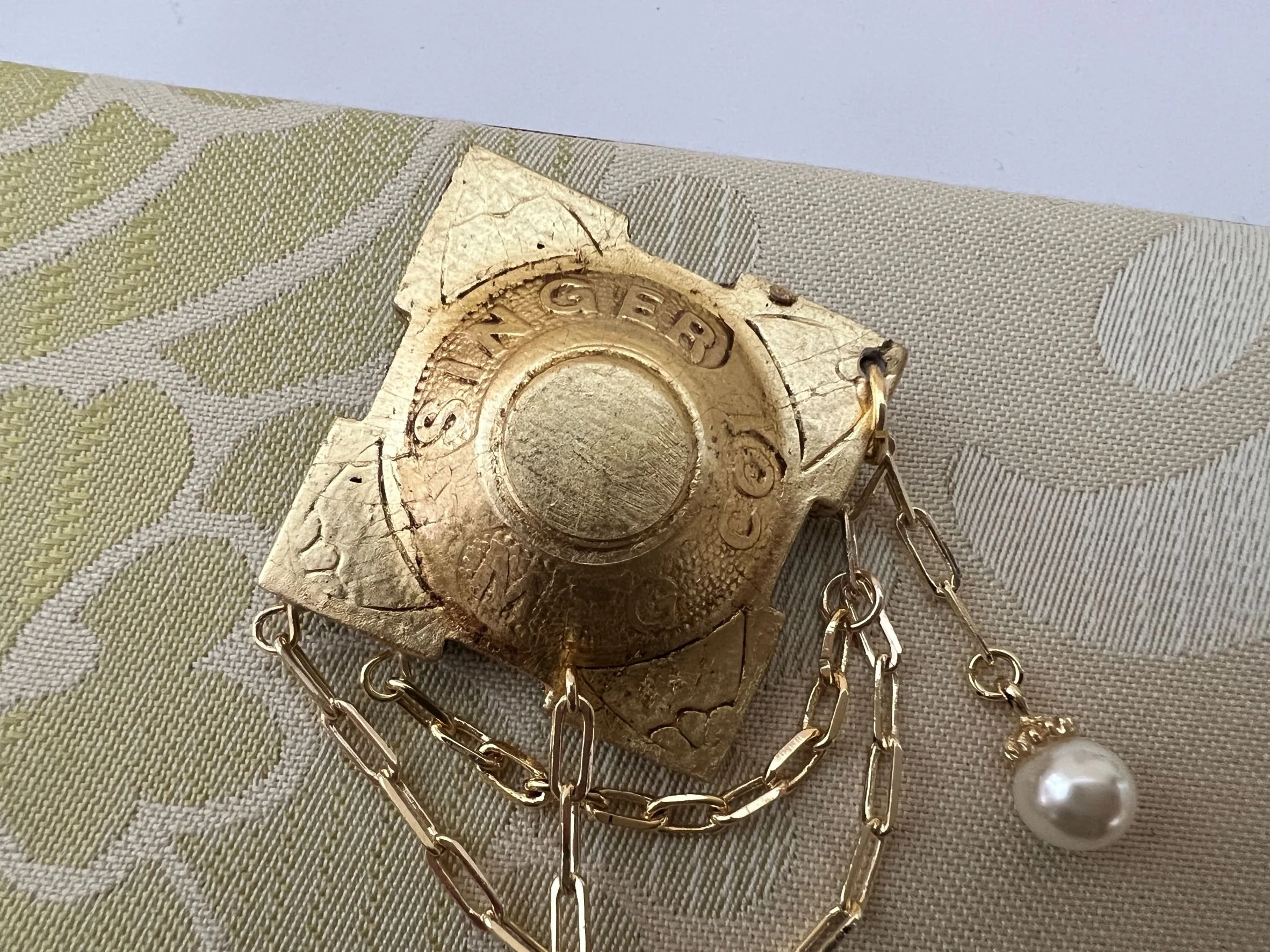 Rosie_Perl-brooch4.jpg