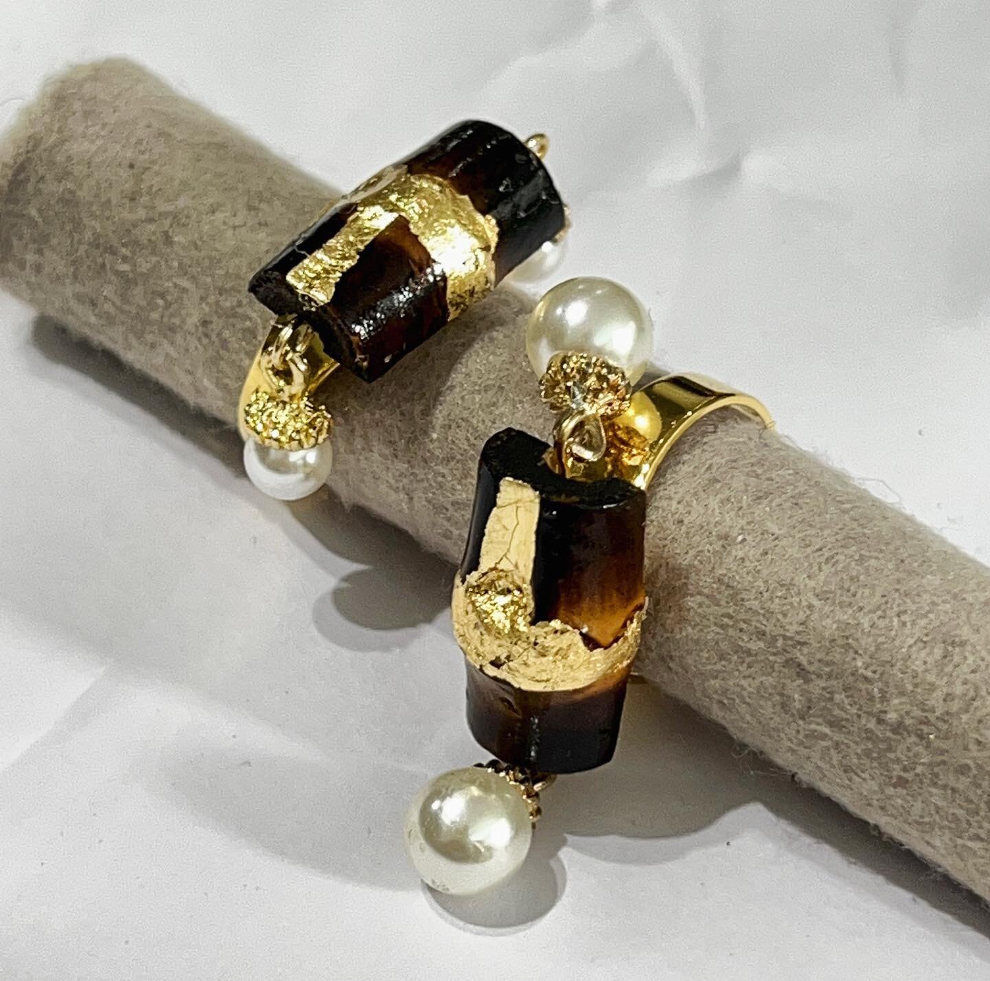 Rings for your fingers with pearls that dingle; Paddington market this weekend! Gilded kintsugi style bamboo rings, I have road tested these extensively and can therefor tell you unequivocally, they&rsquo;re great. Dingles don&rsquo;t get in the way,