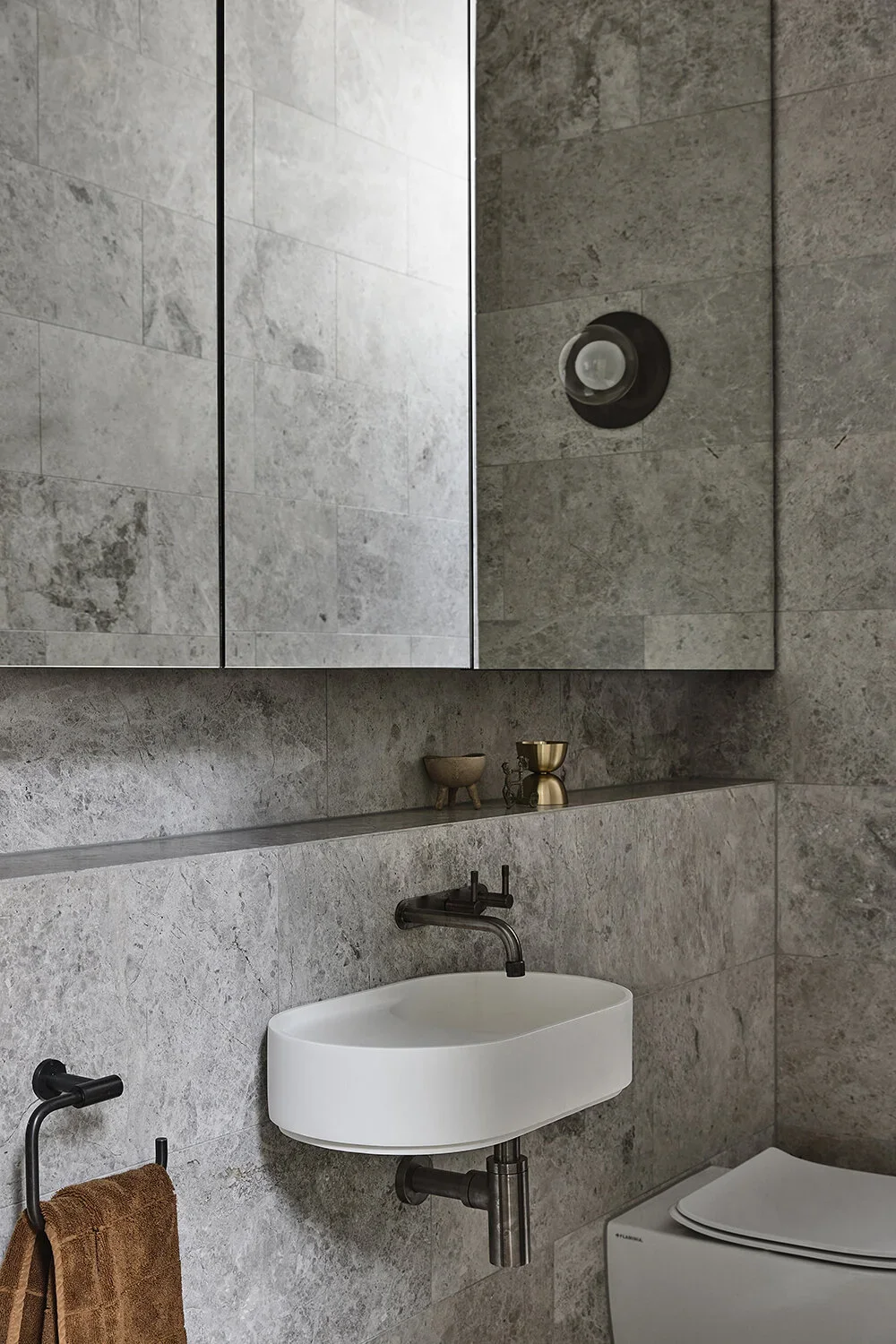 middle-park-house-bathroom.webp