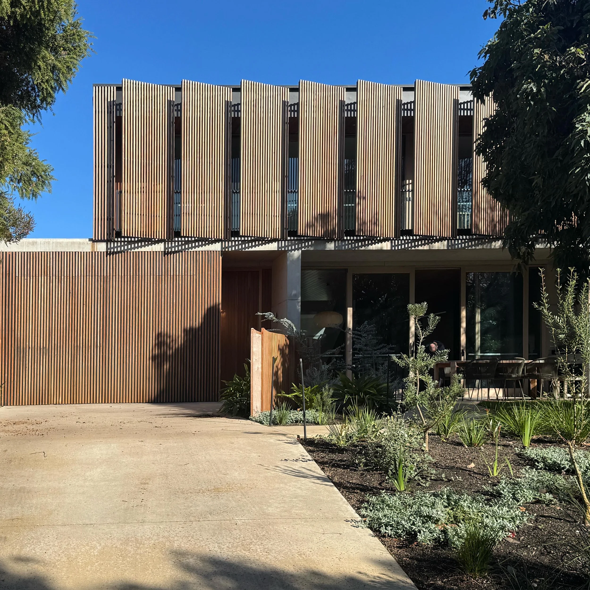 @auhaus Point Lonsdale House with @bolder_constructions, @truegradecontracting and @tnla_landscape_architects handed over and getting ready for some nice pics.