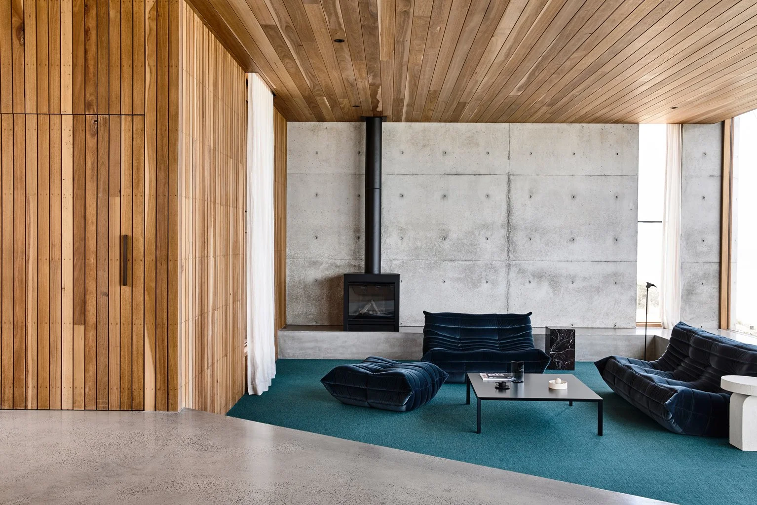 Rugged-Yet-Refined-Cliff-House-by-Auhaus-Architecture-Ocean-Grove-VIC-Australia-image-053.jpg